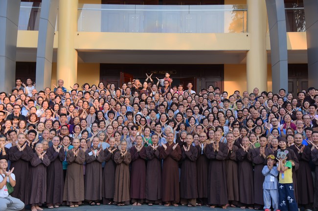 Fourth day closing the Retreat Establishing communication in the family - Solving knots, reconnecting deep love of Plum Village.