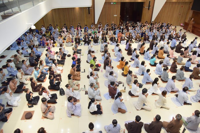 Fourth day closing the Retreat Establishing communication in the family - Solving knots, reconnecting deep love of Plum Village.