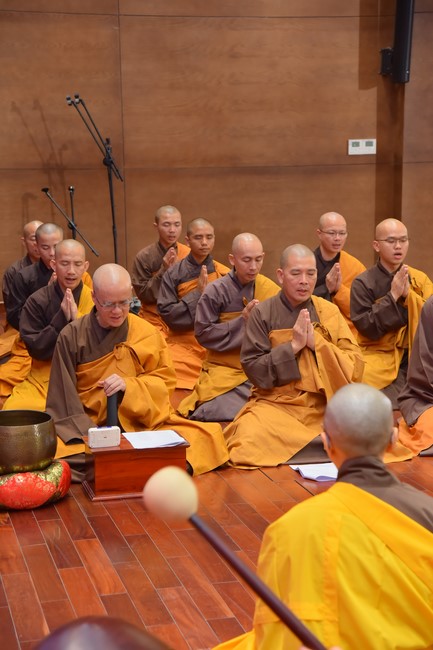 Fourth day closing the Retreat Establishing communication in the family - Solving knots, reconnecting deep love of Plum Village.