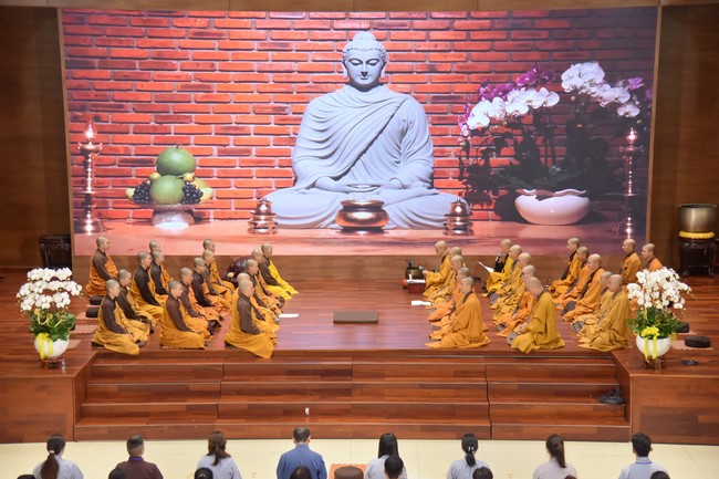 Fourth day closing the Retreat Establishing communication in the family - Solving knots, reconnecting deep love of Plum Village.