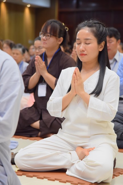 Fourth day closing the Retreat Establishing communication in the family - Solving knots, reconnecting deep love of Plum Village.