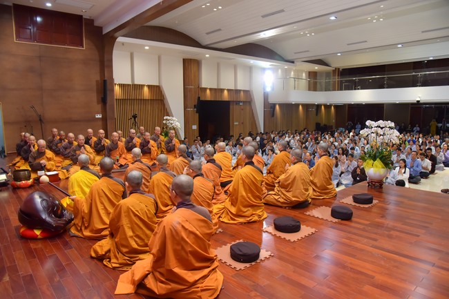 Fourth day closing the Retreat Establishing communication in the family - Solving knots, reconnecting deep love of Plum Village.