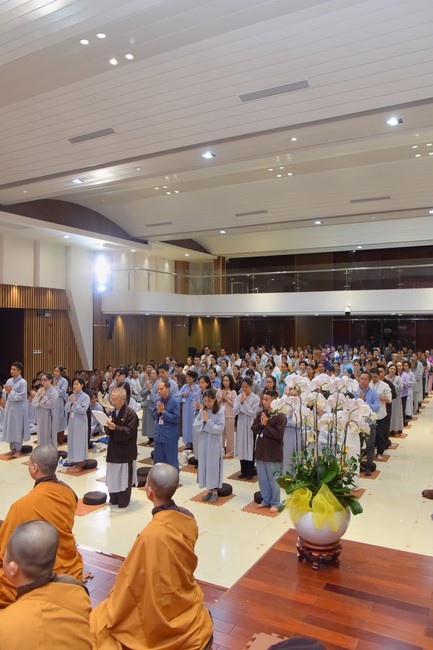 Fourth day closing the Retreat Establishing communication in the family - Solving knots, reconnecting deep love of Plum Village.