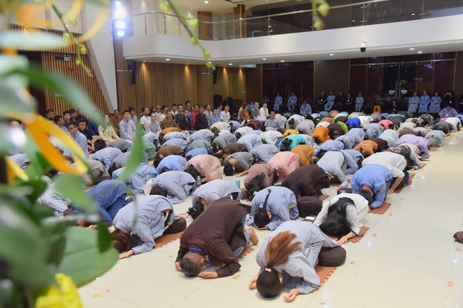 Fourth day closing the Retreat Establishing communication in the family - Solving knots, reconnecting deep love of Plum Village.