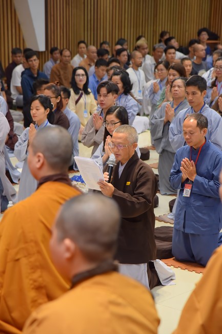 Fourth day closing the Retreat Establishing communication in the family - Solving knots, reconnecting deep love of Plum Village.