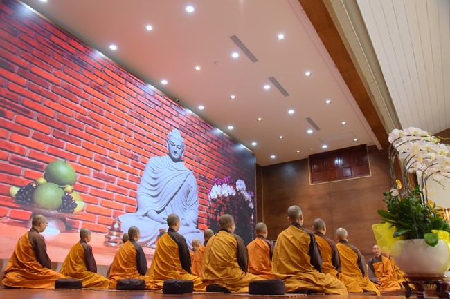 Fourth day closing the Retreat Establishing communication in the family - Solving knots, reconnecting deep love of Plum Village.