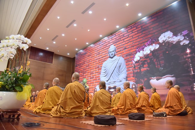 Fourth day closing the Retreat Establishing communication in the family - Solving knots, reconnecting deep love of Plum Village.