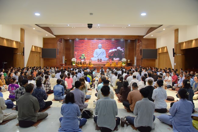 Fourth day closing the Retreat Establishing communication in the family - Solving knots, reconnecting deep love of Plum Village.