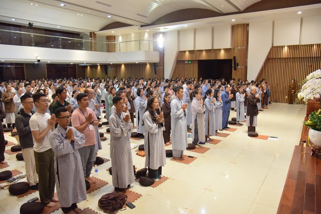 Fourth day closing the Retreat Establishing communication in the family - Solving knots, reconnecting deep love of Plum Village.