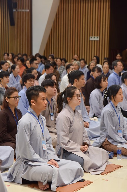 Fourth day closing the Retreat Establishing communication in the family - Solving knots, reconnecting deep love of Plum Village.
