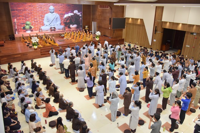 Fourth day closing the Retreat Establishing communication in the family - Solving knots, reconnecting deep love of Plum Village.