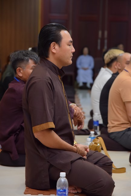 Fourth day closing the Retreat Establishing communication in the family - Solving knots, reconnecting deep love of Plum Village.