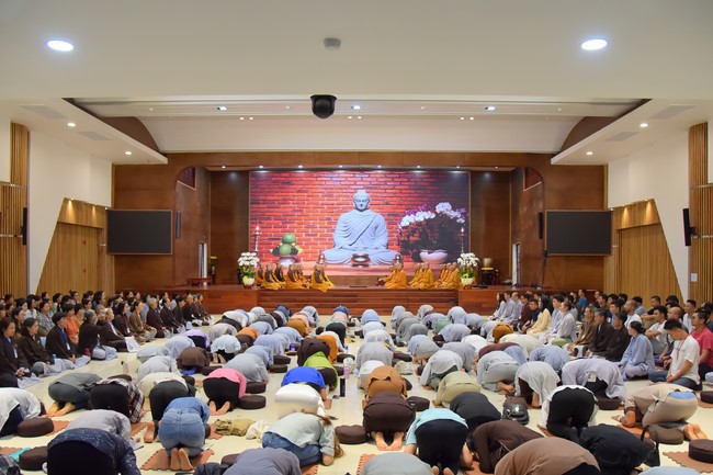 Fourth day closing the Retreat Establishing communication in the family - Solving knots, reconnecting deep love of Plum Village.