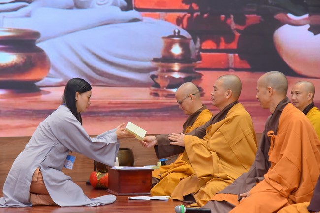 Fourth day closing the Retreat Establishing communication in the family - Solving knots, reconnecting deep love of Plum Village.