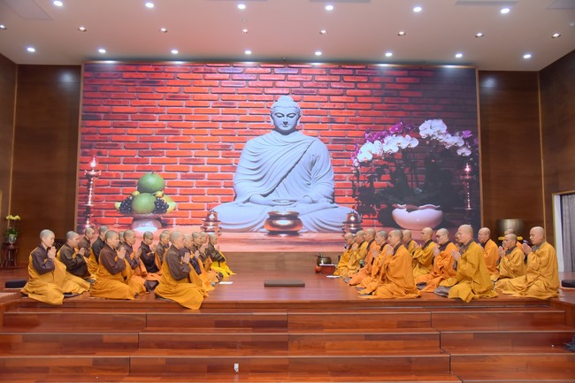 Fourth day closing the Retreat Establishing communication in the family - Solving knots, reconnecting deep love of Plum Village.