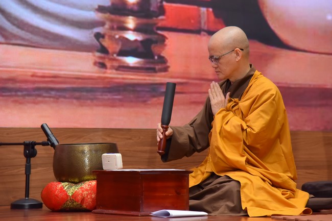 Fourth day closing the Retreat Establishing communication in the family - Solving knots, reconnecting deep love of Plum Village.