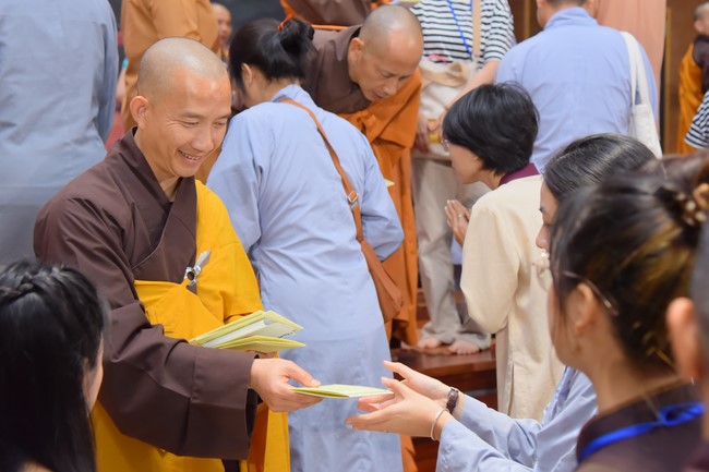 Fourth day closing the Retreat Establishing communication in the family - Solving knots, reconnecting deep love of Plum Village.