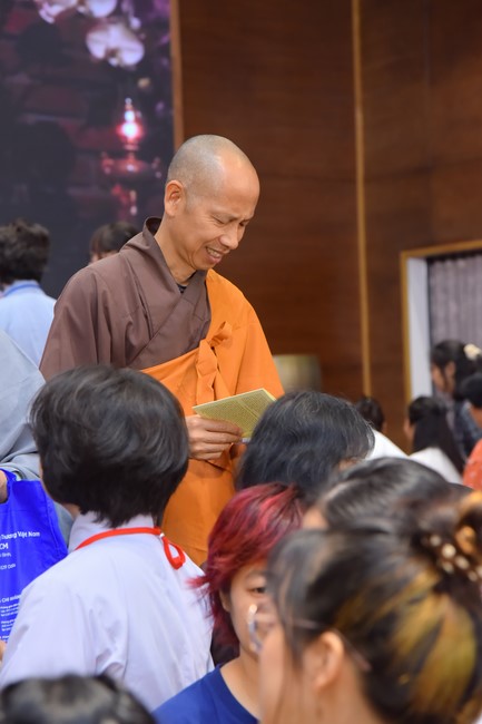 Fourth day closing the Retreat Establishing communication in the family - Solving knots, reconnecting deep love of Plum Village.