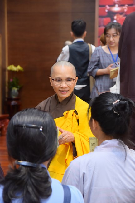 Fourth day closing the Retreat Establishing communication in the family - Solving knots, reconnecting deep love of Plum Village.