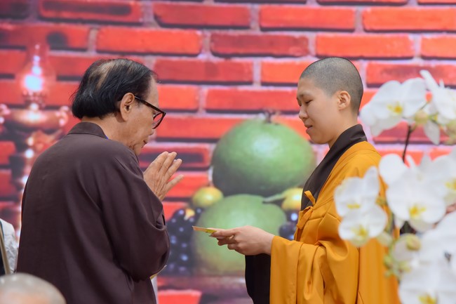 Fourth day closing the Retreat Establishing communication in the family - Solving knots, reconnecting deep love of Plum Village.