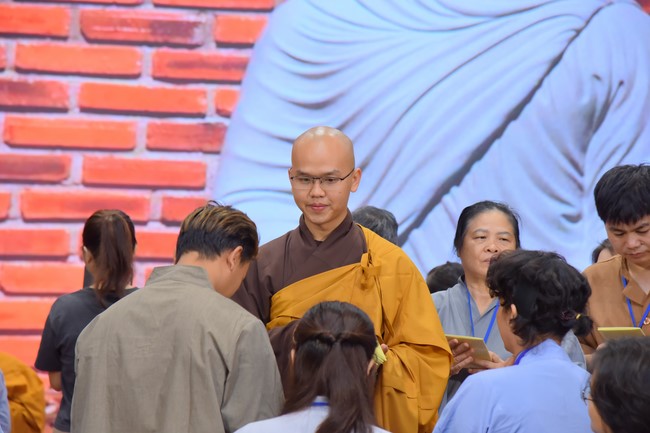 Fourth day closing the Retreat Establishing communication in the family - Solving knots, reconnecting deep love of Plum Village.