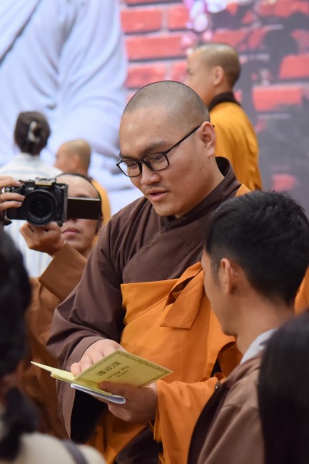 Fourth day closing the Retreat Establishing communication in the family - Solving knots, reconnecting deep love of Plum Village.