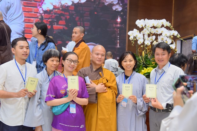 Fourth day closing the Retreat Establishing communication in the family - Solving knots, reconnecting deep love of Plum Village.