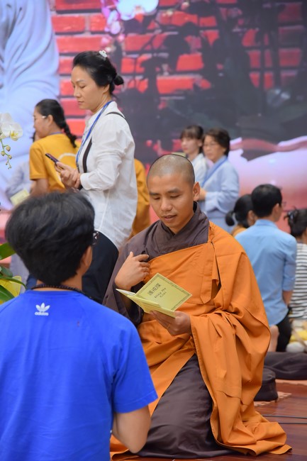 Fourth day closing the Retreat Establishing communication in the family - Solving knots, reconnecting deep love of Plum Village.