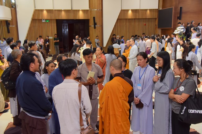 Fourth day closing the Retreat Establishing communication in the family - Solving knots, reconnecting deep love of Plum Village.