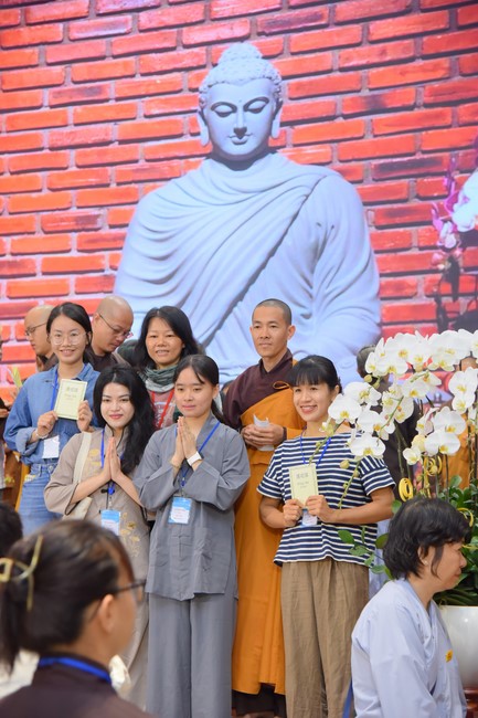 Fourth day closing the Retreat Establishing communication in the family - Solving knots, reconnecting deep love of Plum Village.