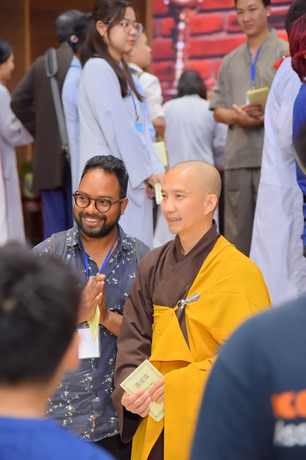 Fourth day closing the Retreat Establishing communication in the family - Solving knots, reconnecting deep love of Plum Village.