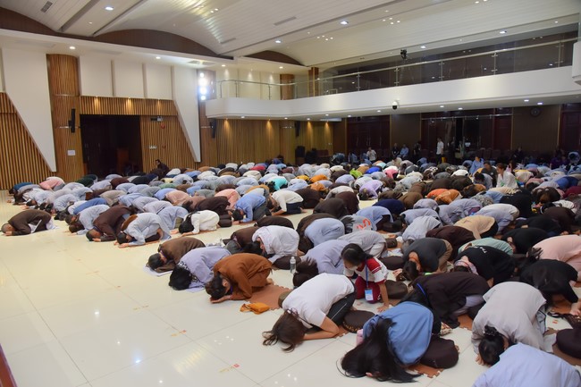 Fourth day closing the Retreat Establishing communication in the family - Solving knots, reconnecting deep love of Plum Village.