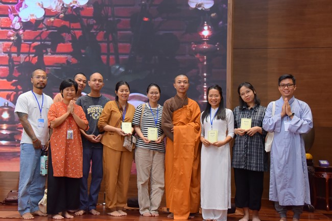 Fourth day closing the Retreat Establishing communication in the family - Solving knots, reconnecting deep love of Plum Village.