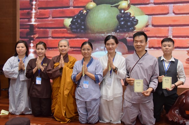 Fourth day closing the Retreat Establishing communication in the family - Solving knots, reconnecting deep love of Plum Village.