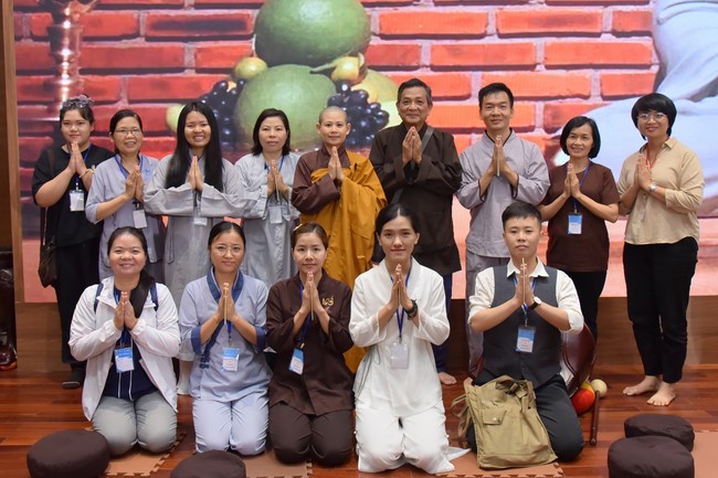 Fourth day closing the Retreat Establishing communication in the family - Solving knots, reconnecting deep love of Plum Village.