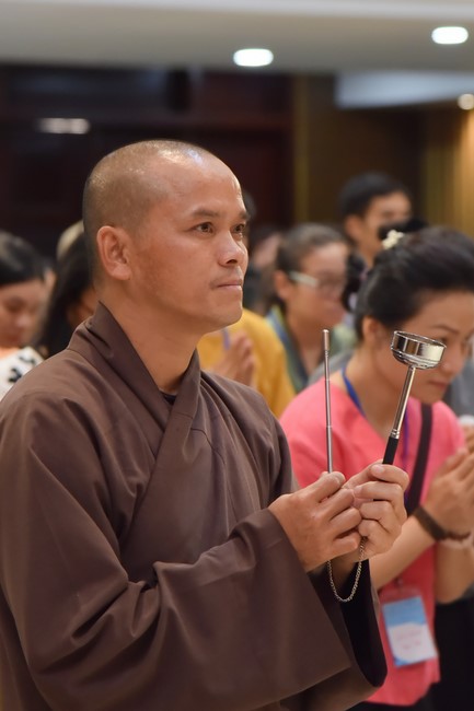 Fourth day closing the Retreat Establishing communication in the family - Solving knots, reconnecting deep love of Plum Village.