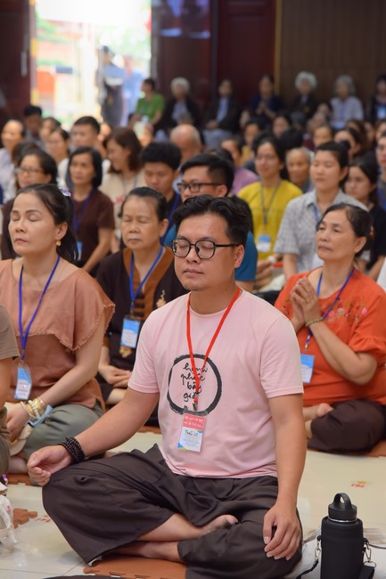 Fourth day closing the Retreat Establishing communication in the family - Solving knots, reconnecting deep love of Plum Village.