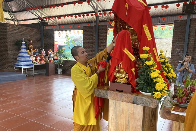 The ceremony putting statue Bodhisattva Avalokitesvara at Dai Co Viet Pagoda, Yen Bái