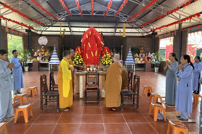 The ceremony putting statue Bodhisattva Avalokitesvara at Dai Co Viet Pagoda, Yen Bái