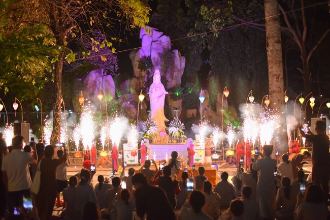 Prostrating the Names Avalokitesvara