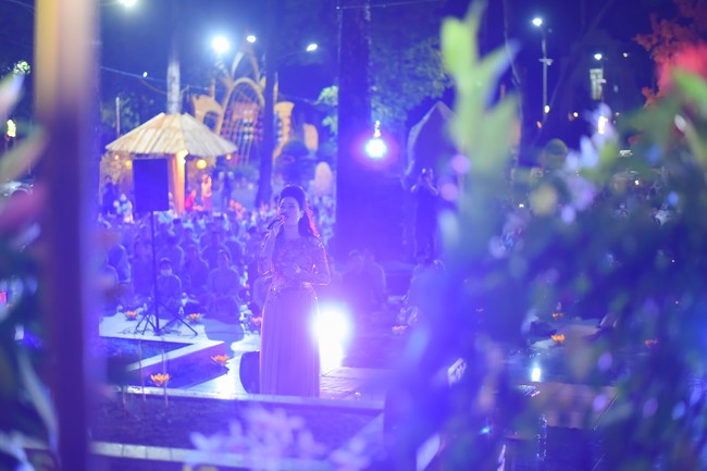 Prostrating the Names Avalokitesvara