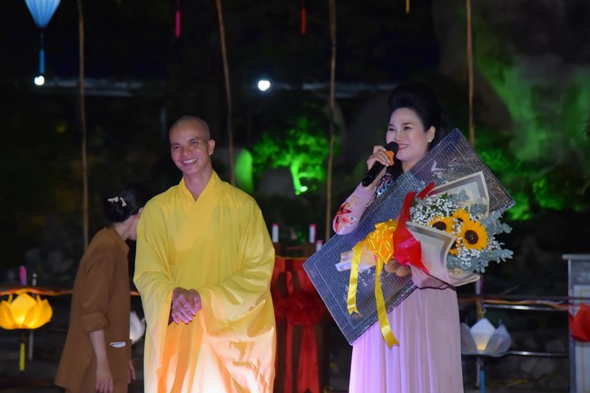 Prostrating the Names Avalokitesvara