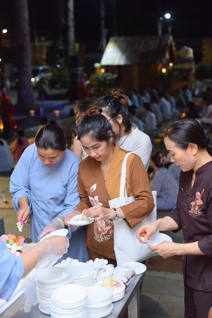 Prostrating the Names Avalokitesvara