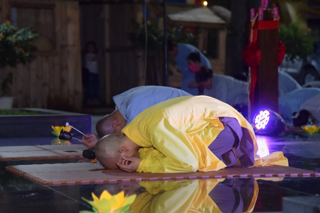 Prostrating the Names Avalokitesvara