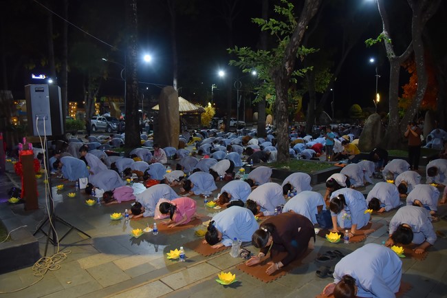 Prostrating the Names Avalokitesvara
