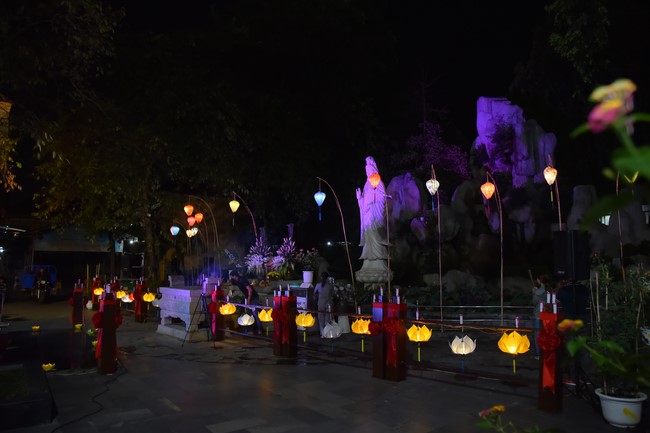 Prostrating the Names Avalokitesvara