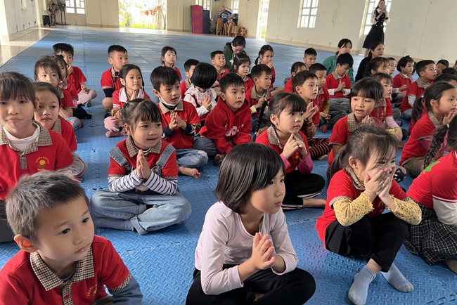 Chùa Đống Cao – Thanh Hóa: Giáo viên và học sinh trường mầm non xã Nga Văn sinh hoạt ngoại khóa.