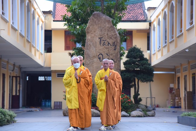 Prostrating five hundred names Bodhisattva Avalokitesvara