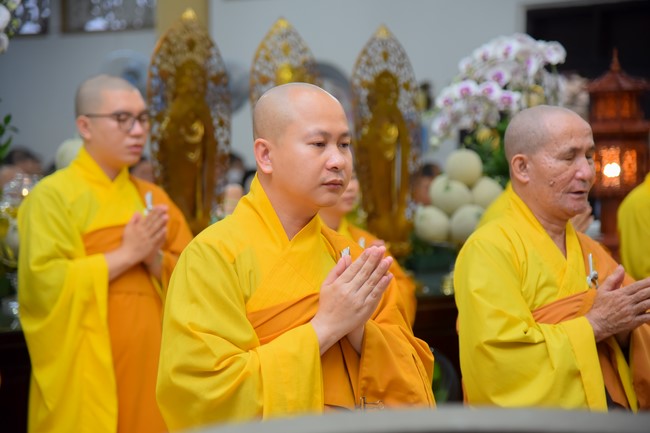 Prostrating five hundred names Bodhisattva Avalokitesvara