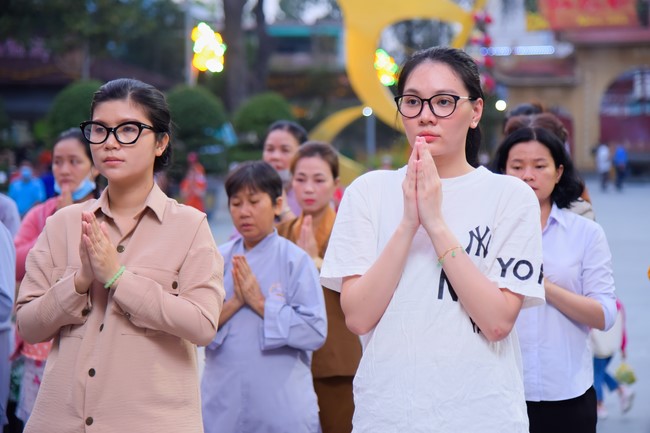 Prostrating five hundred names Bodhisattva Avalokitesvara